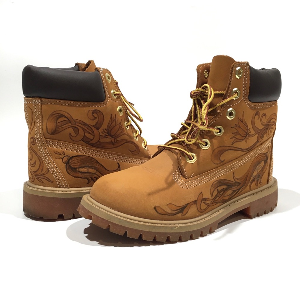 CUSTOM HAND PAINTED TIMBERLAND NUBUK BOOTS -YOUTH US 3.5 -FITS WOMEN US 5.5